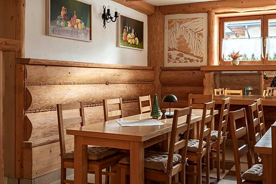 Willa Podhalanka Jacuzzi & sauna - drewniany dom dla 20 osób