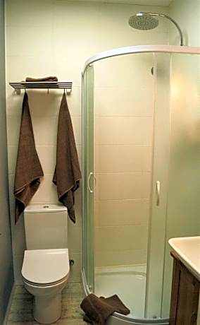 Twin Room with Private External Bathroom