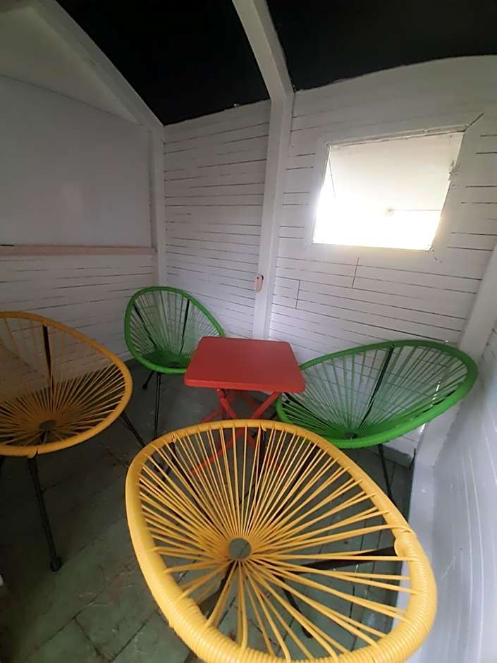 A la Volette, chambres d'hôtes, 2 à 6 personnes, linge et petit déjeuner inclus, jeux-cabanes pour enfants,