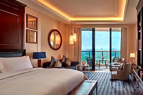 Deluxe Golf View Room, Guest room, 1 King, Golf view