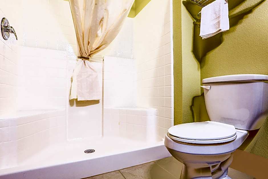 Evansville Inn & Suites by OYO