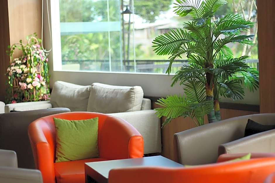 Front One Hotel Airport Solo