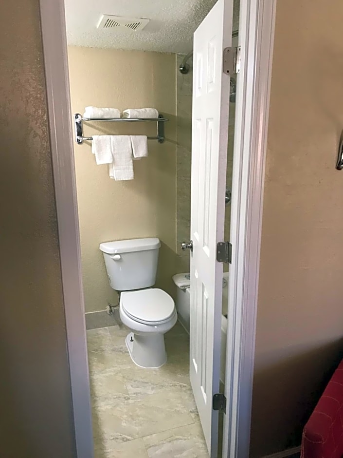 Hometown Inn & Suites