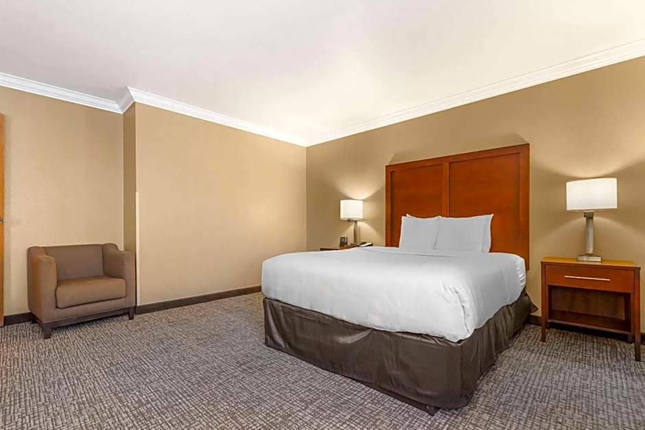 Comfort Inn & Suites Redwood Country