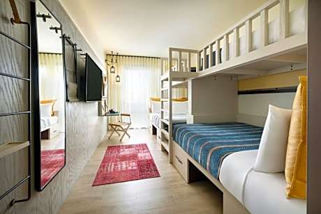 Twin Room with City View