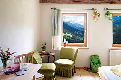 Hepi Lodge