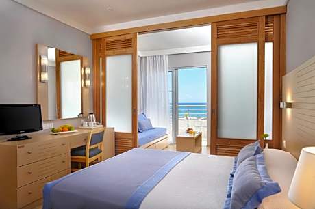 Family Room with Sliding Doors and Sea View