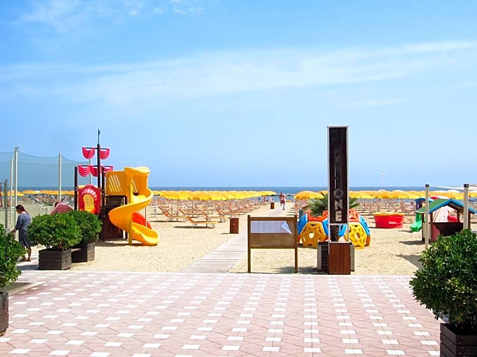 New & modern apartment on the sea