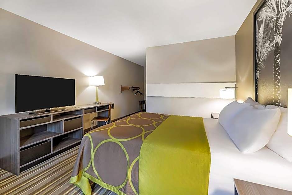 Super 8 by Wyndham Riviera Beach West Palm Beach