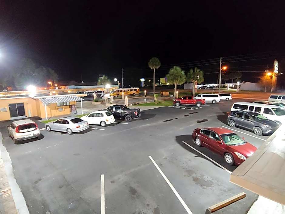 Relax Inn Silver Springs