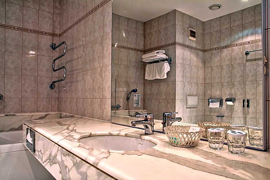 Ambassador Zlata Husa