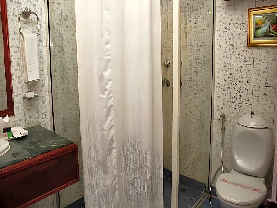 Classic The Mall Hotel