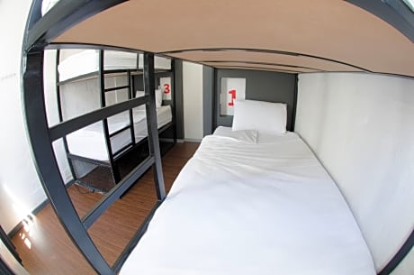 Bed in 8-Bed Female-Only En-suite Room