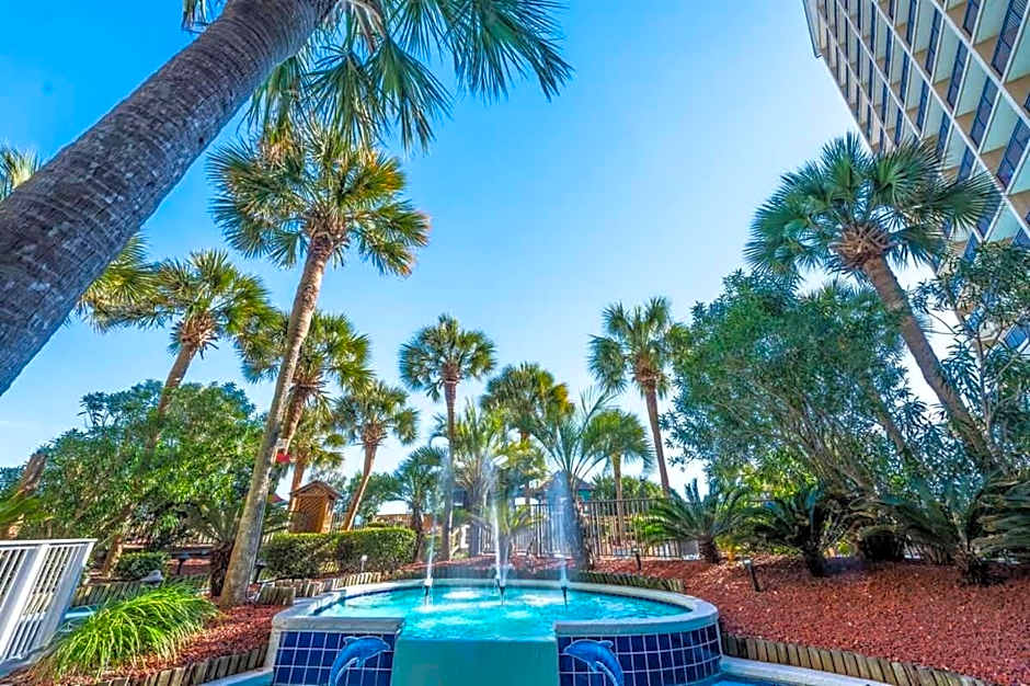 Oceanfront Views, Recently Renovated Kitchen,Pools