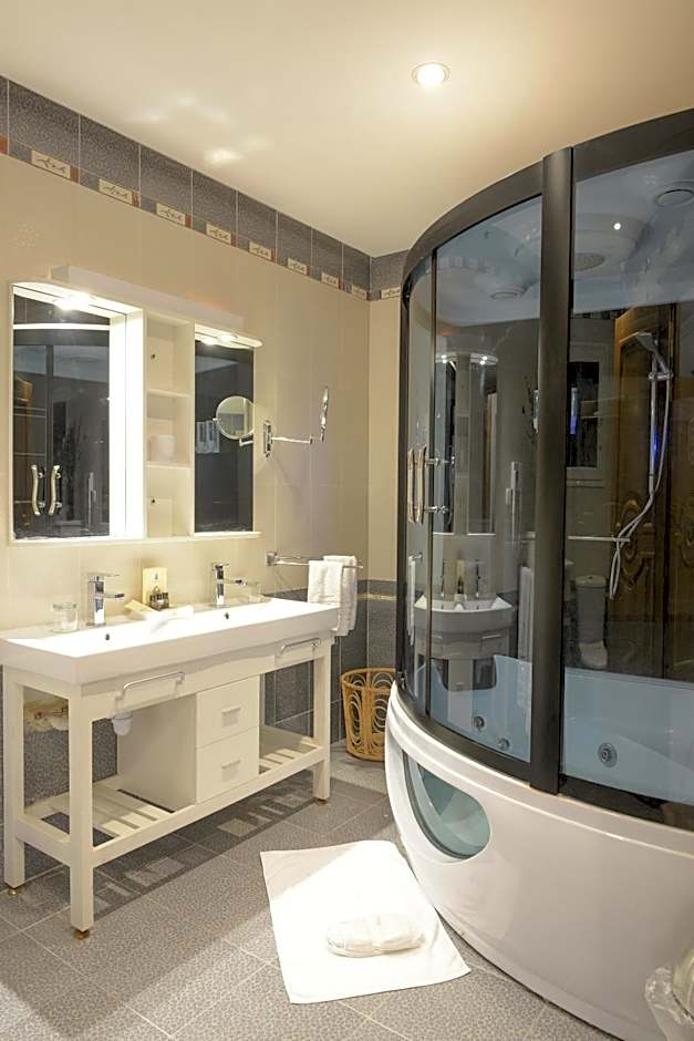 The Penthouse Suites Hotel