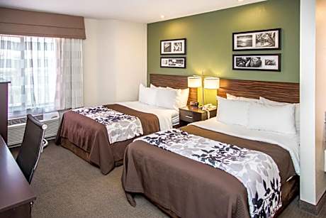 Standard Queen Room with Two Queen Rooms - Non-Smoking