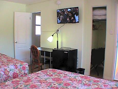 Double Queen Kitchenette