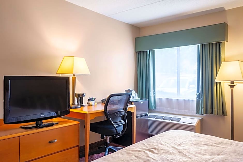 All Seasons Inn & Suites