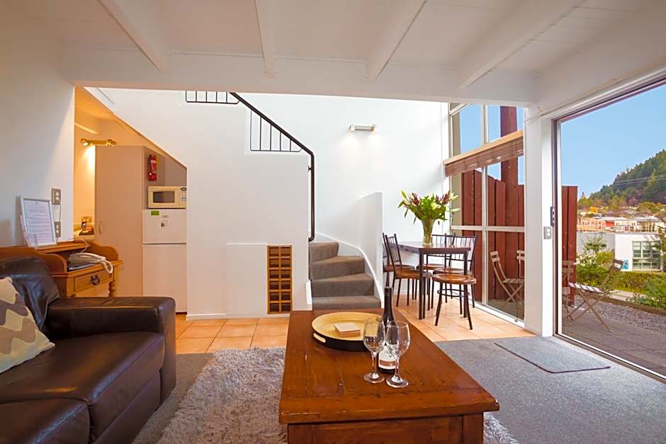 Cranbury Court Apartments