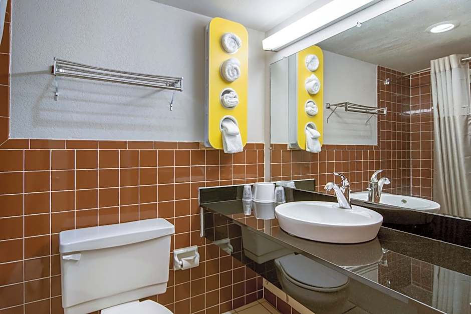 Motel 6-New Stanton, PA