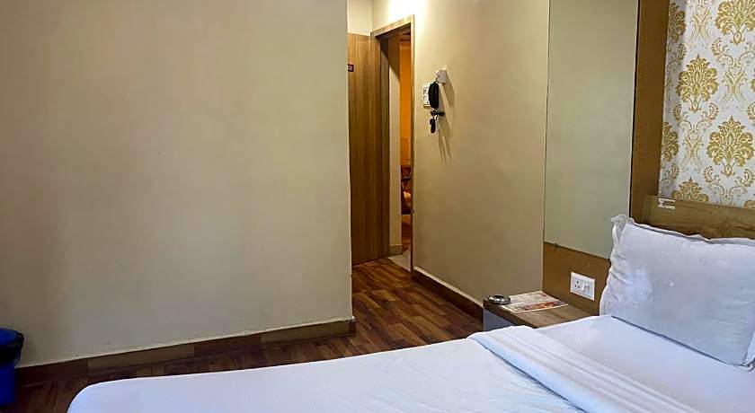 FabHotel Tan Square - Nr. Eon IT Park