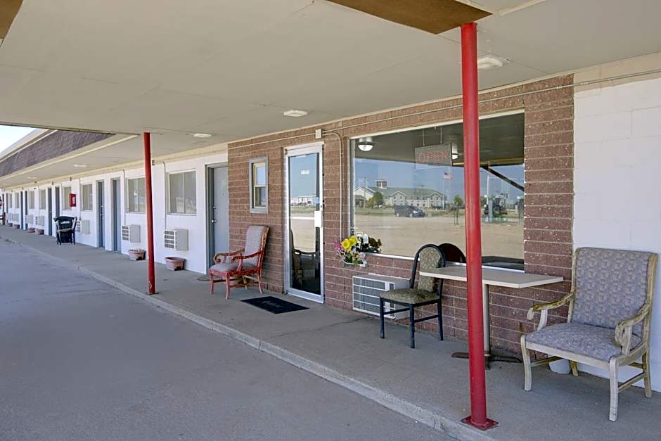 First Inn By OYO Quinter Hwy 70