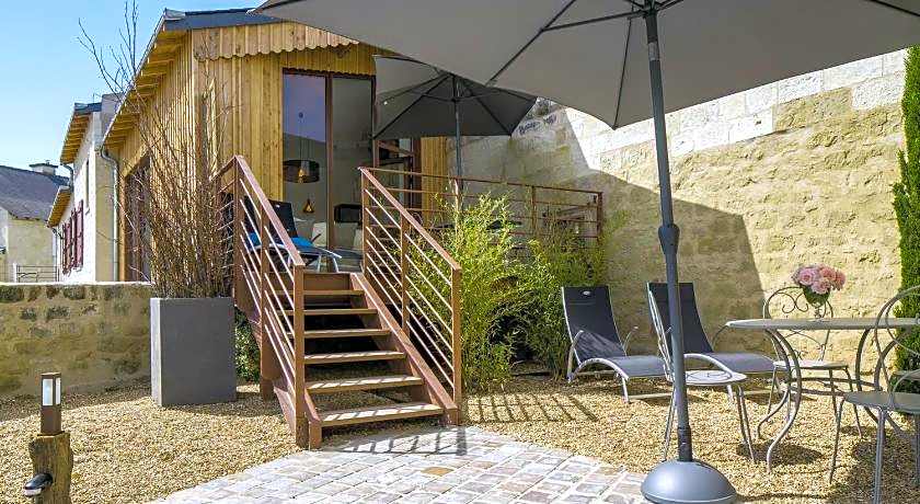 Le Chateau de Candes, sa Tour et ses Suites.