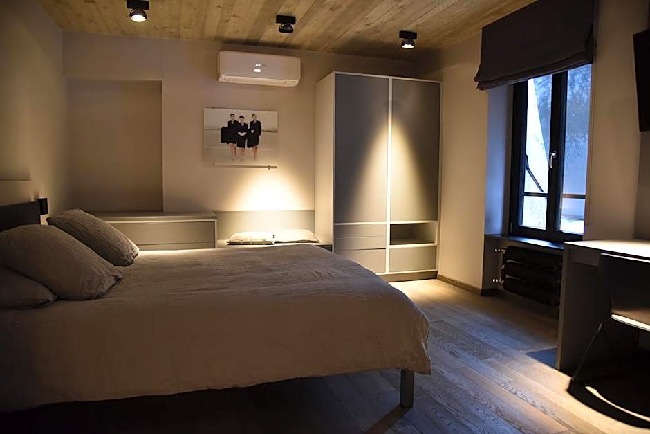 Airfield Living - Airport