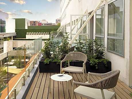 Mondrian King Suite with Terrace