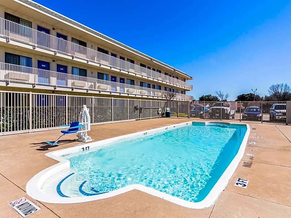 Motel 6-Garland, TX - Dallas