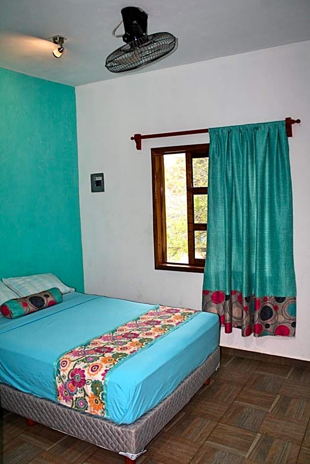 Yaxche Centro Hostal y Camping