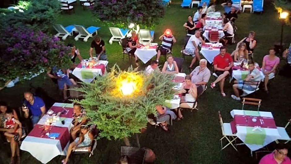 The S Aparts & Suites Hotel