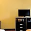 Moulton Inn & Suites By OYO