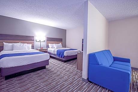 Deluxe Suite with Two Queen Beds - Non-Smoking