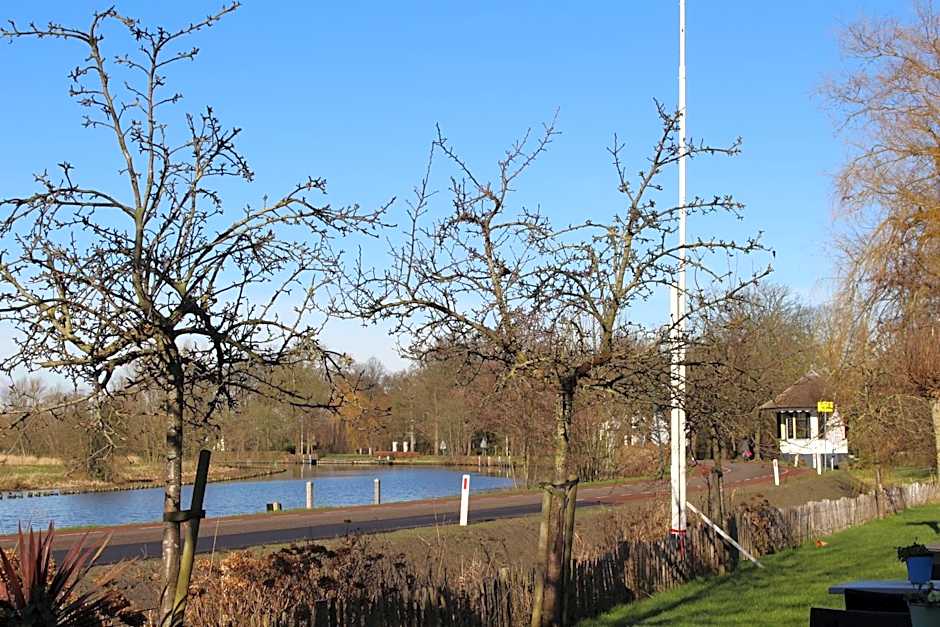 The Riverside Logies & Restaurant