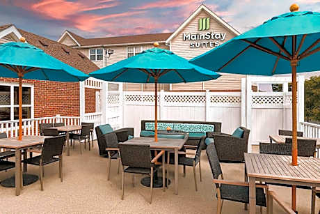 MainStay Suites Appleton Airport - Fox River Mall Area