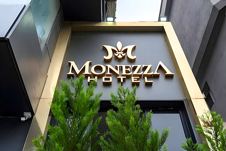 Monezza Hotel