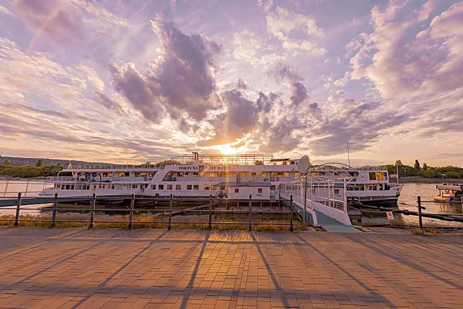 Fortuna Boat Hotel