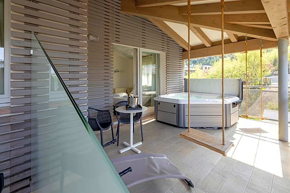 Hi Hotels Torbole - Heated Outdoor Pool & Spa