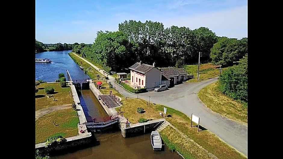 MARA RIVIERE gîte d'étape sur la vélo Francette