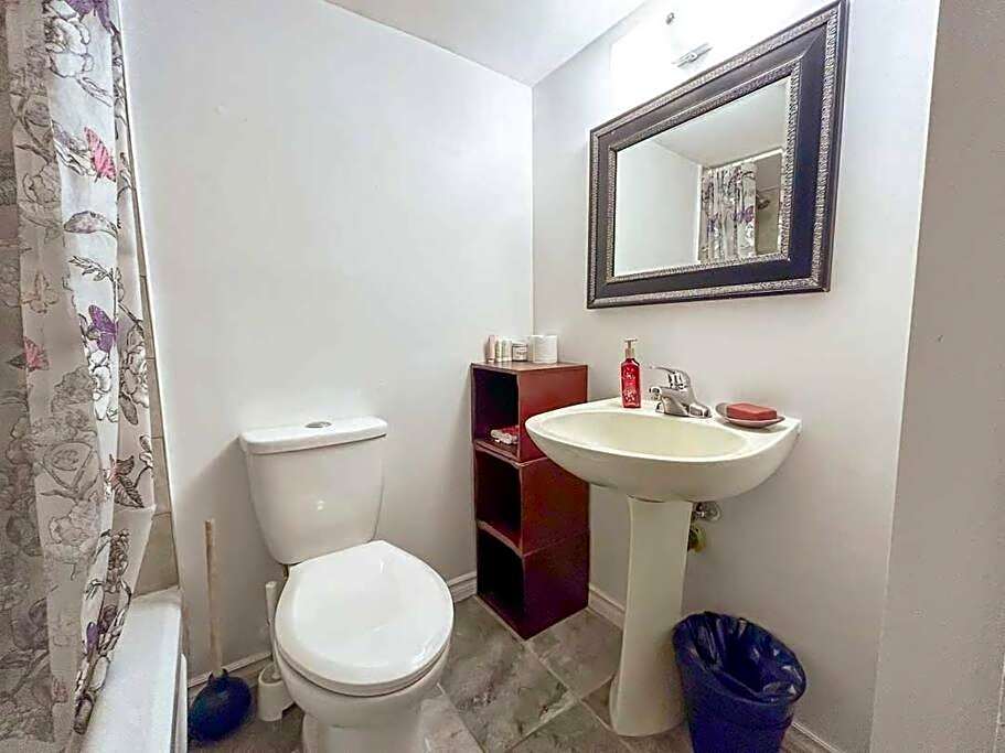 Spacious 5BR home. Close to everything!