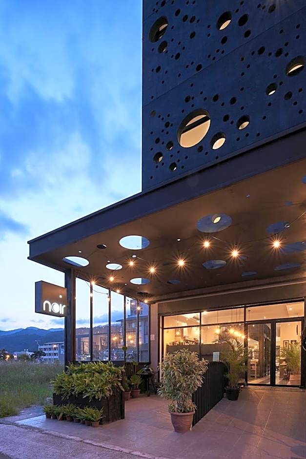 Noir Home