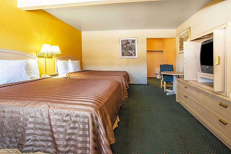 Travelodge by Wyndham Turlock