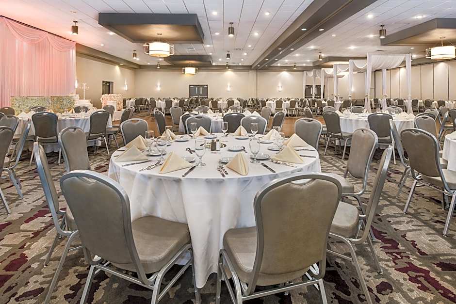 Crowne Plaza Milwaukee South By IHG