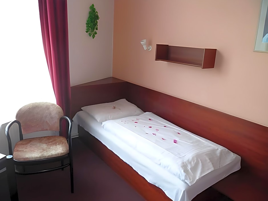 Photo 1 of 5 of Single Room