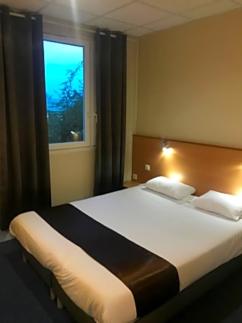 Double Room (1 Adult)