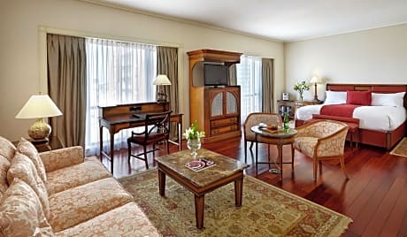 1 King Bed Club Intercontinental Junior Suite