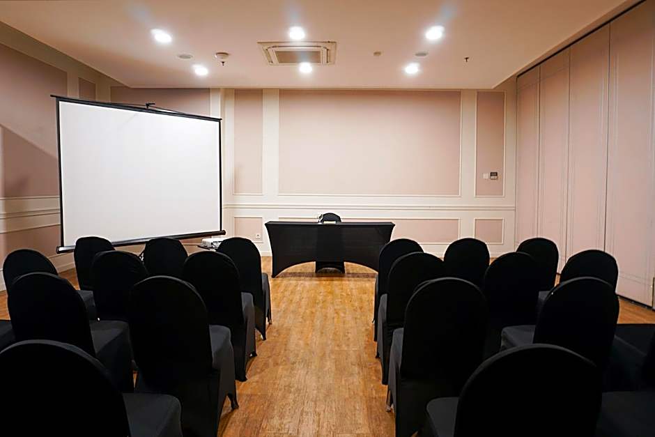 Maxonehotels At Glodok