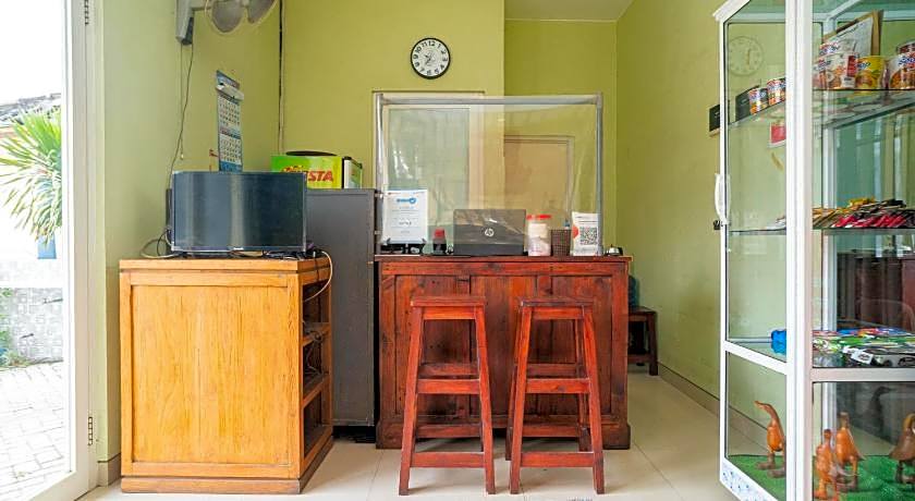 RedDoorz Syariah near Suncity Mall Sidoarjo