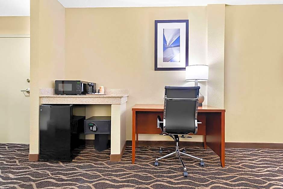 Photo 1 of 5 of 2 Queen Beds Suite, Accessible
